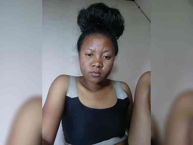 Rosiah01 Live Webcam on BongaCams