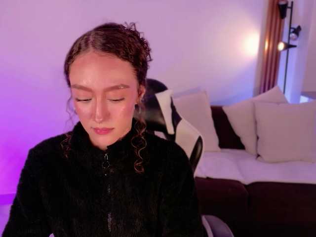 ChloeMoreti's BongaCams show and profile