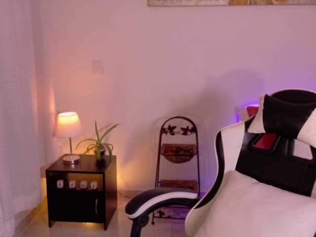 ChloeMoreti's BongaCams show and profile