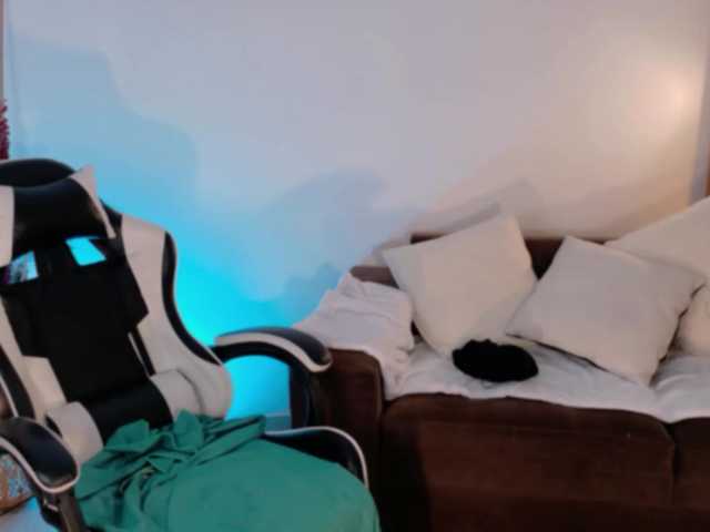 ChloeMoreti's BongaCams show and profile