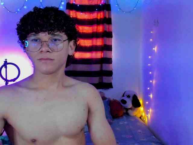 tommy-blue10 Live Webcam on BongaCams