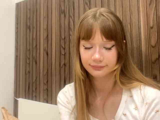 ClotildeBayley webcam