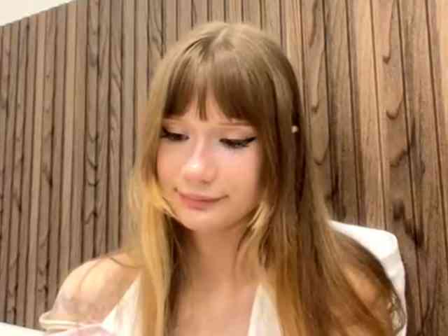 ClotildeBayley webcam