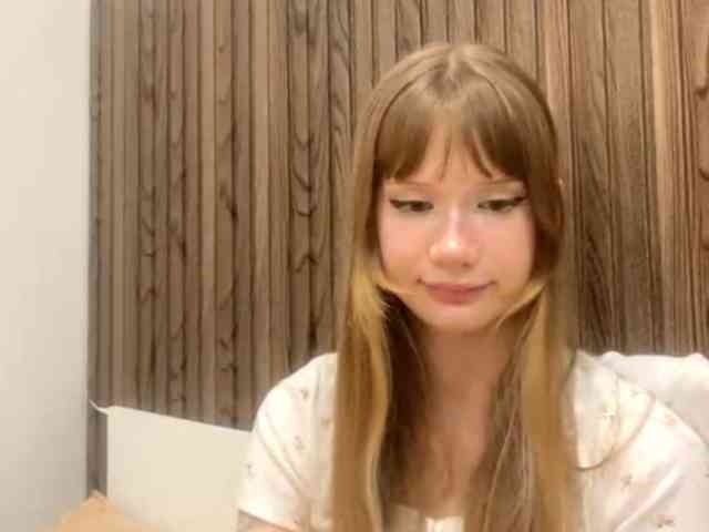 ClotildeBayley webcam