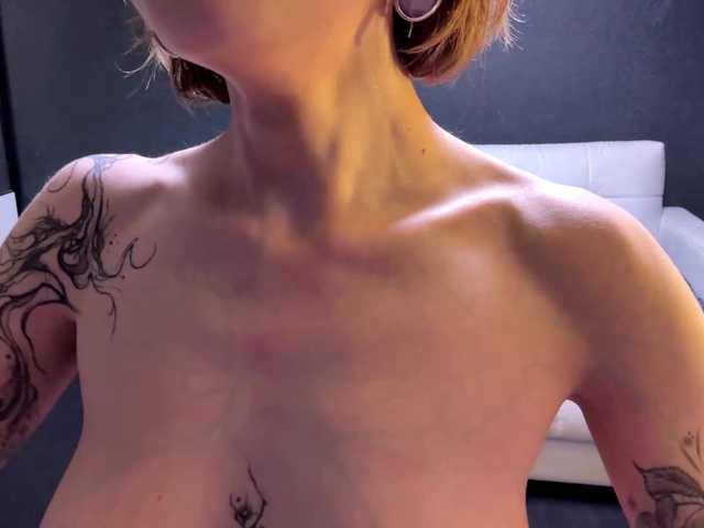 EmelinaCurrington's BongaCams show and profile