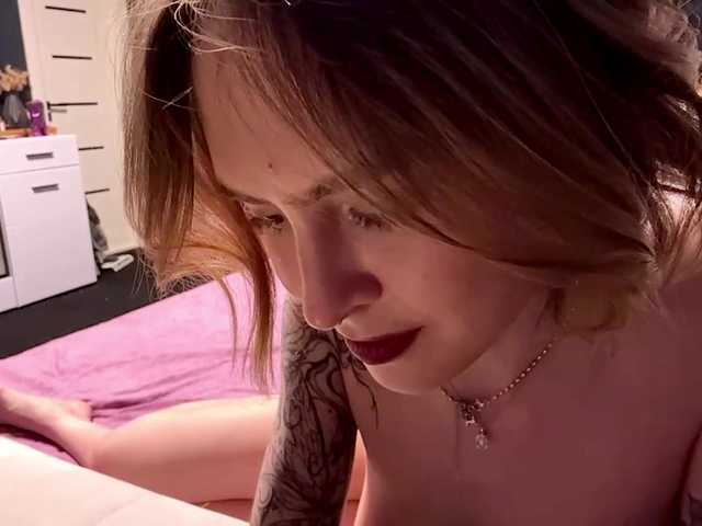 EmelinaCurrington's BongaCams show and profile