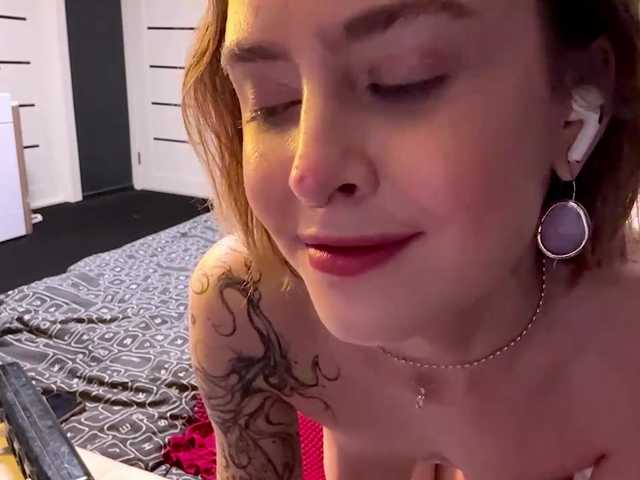 EmelinaCurrington's BongaCams show and profile