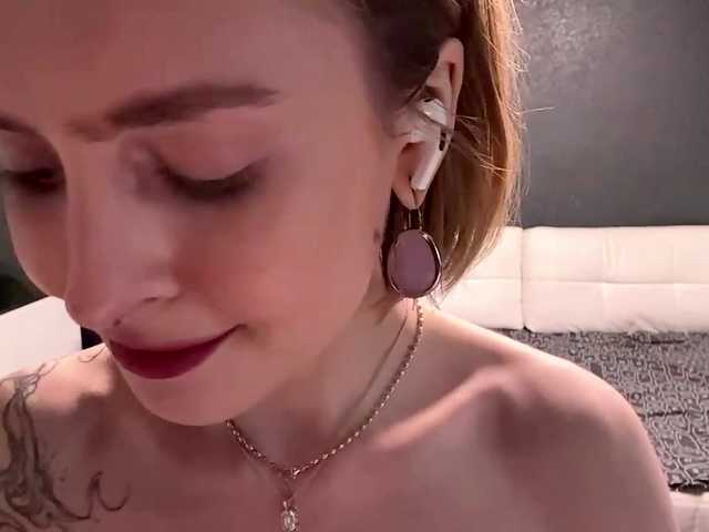 EmelinaCurrington's BongaCams show and profile