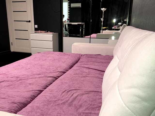 EmelinaCurrington's BongaCams show and profile