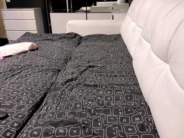 EmelinaCurrington's BongaCams show and profile