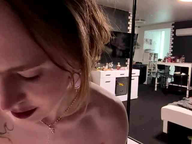 EmelinaCurrington webcam