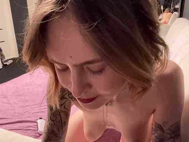 EmelinaCurrington webcam