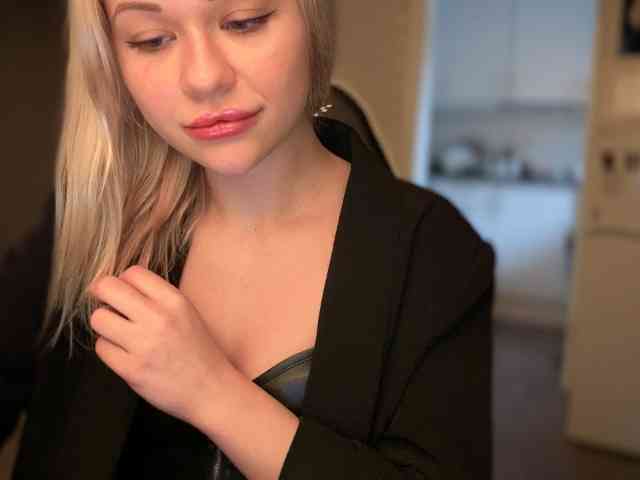 LeyliaLily webcam