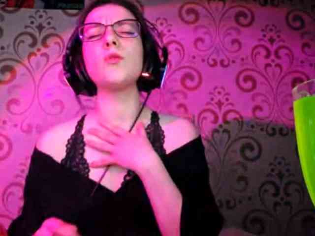 BirdieChuyangher Live Webcam on BongaCams