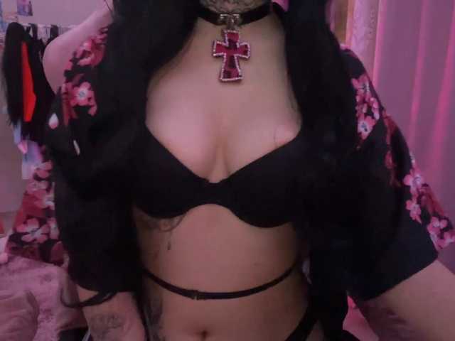 SavageAura's BongaCams show and profile