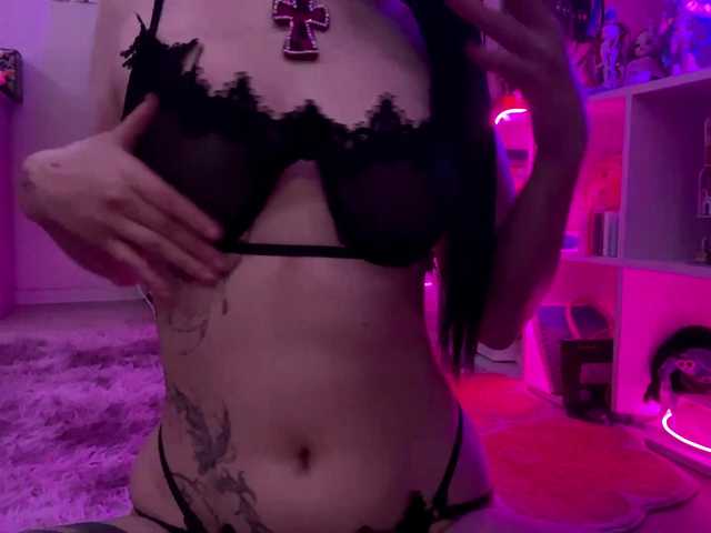 SavageAura's BongaCams show and profile