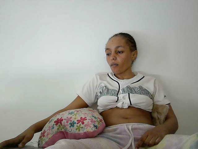 Sinfulpetite2's BongaCams show and profile