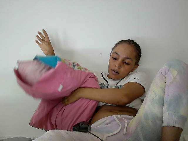 Sinfulpetite2's BongaCams show and profile