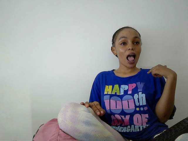 Sinfulpetite2's BongaCams show and profile