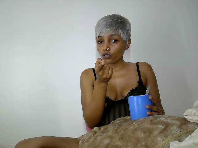 Sinfulpetite2's BongaCams show and profile