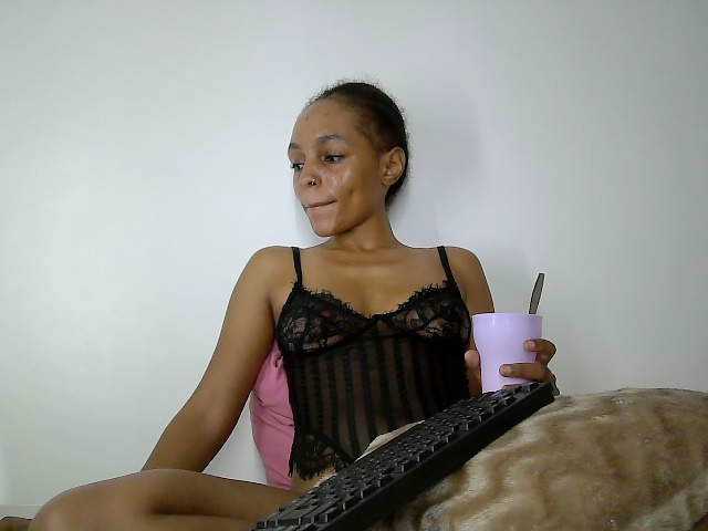 Sinfulpetite2's BongaCams show and profile