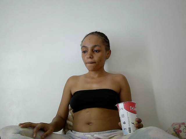 Sinfulpetite2's BongaCams show and profile