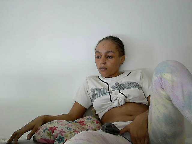 Sinfulpetite2's BongaCams show and profile