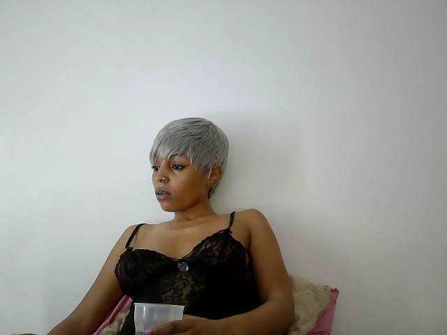 Sinfulpetite2's BongaCams show and profile