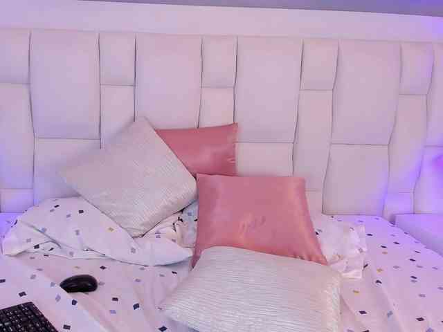 MiaLancaster MiaLancaster