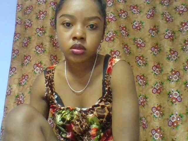 Elysa7 Live Webcam on BongaCams