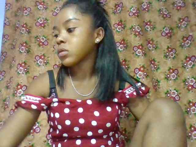 Elysa7 Live Webcam on BongaCams