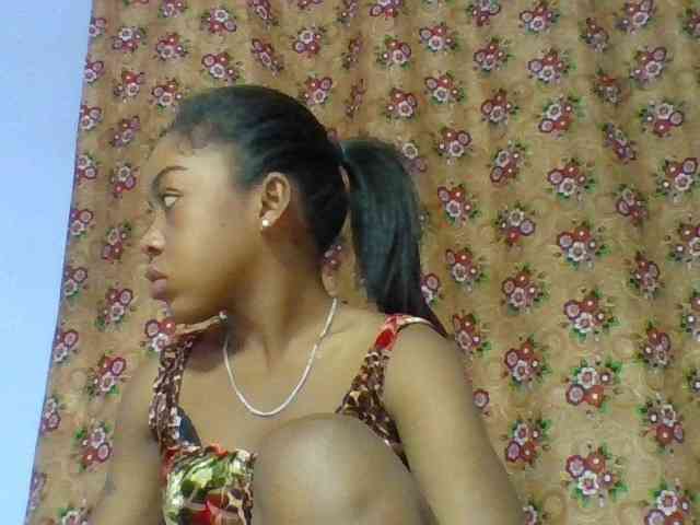 Elysa7 Live Webcam on BongaCams