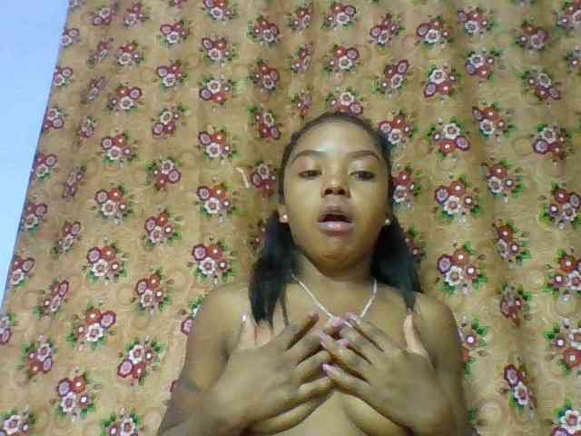 Elysa7 Live Webcam on BongaCams