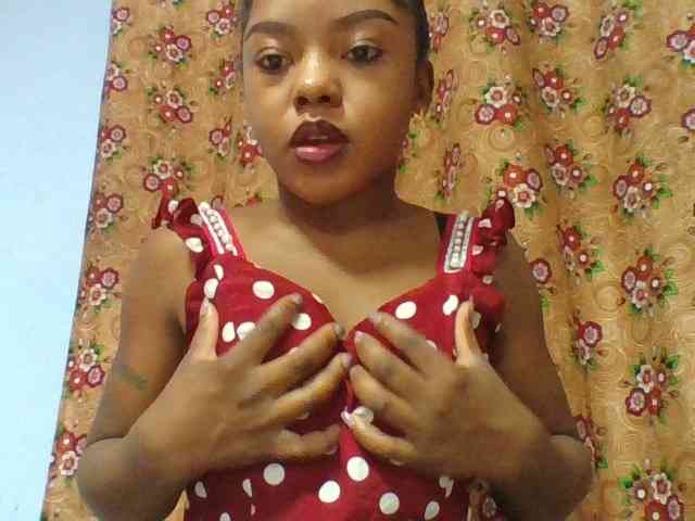 Elysa7 Live Webcam on BongaCams