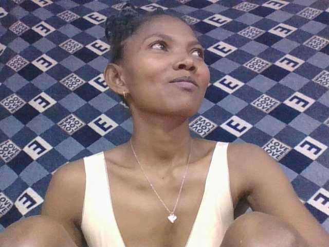 Lyah7a's BongaCams show and profile