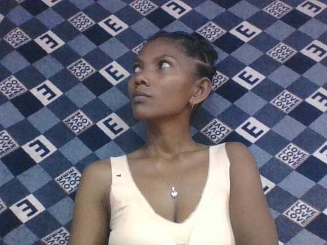 Lyah7a's BongaCams show and profile