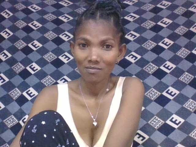 Lyah7a's BongaCams show and profile