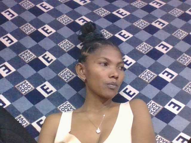 Lyah7a's BongaCams show and profile