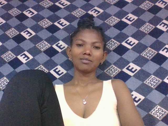 Lyah7a's BongaCams show and profile