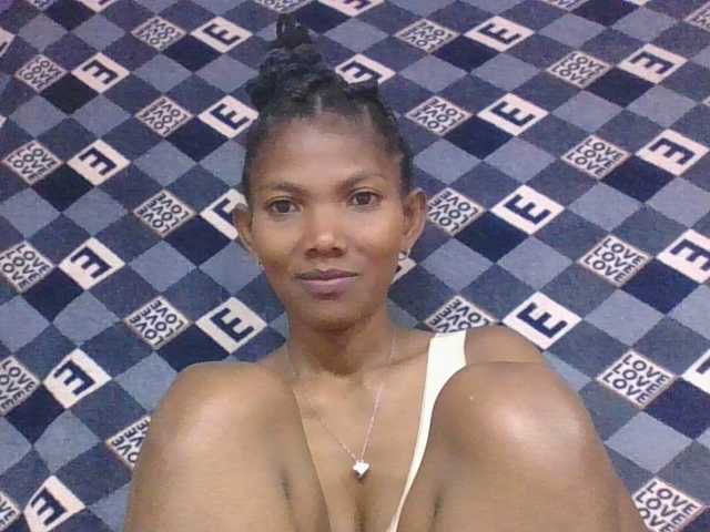 Lyah7a's BongaCams show and profile