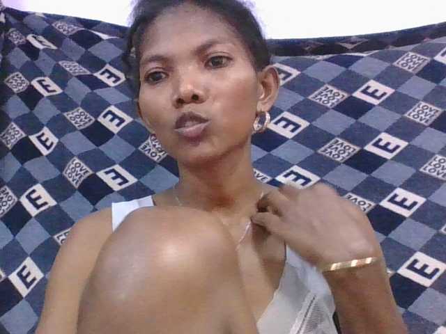 Lyah7a's BongaCams show and profile