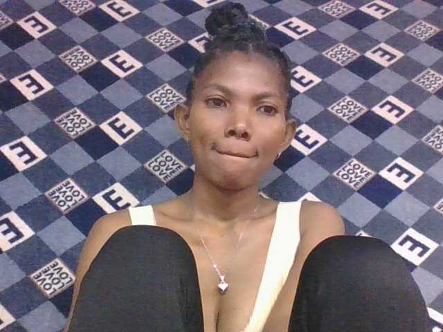 Lyah7a's BongaCams show and profile