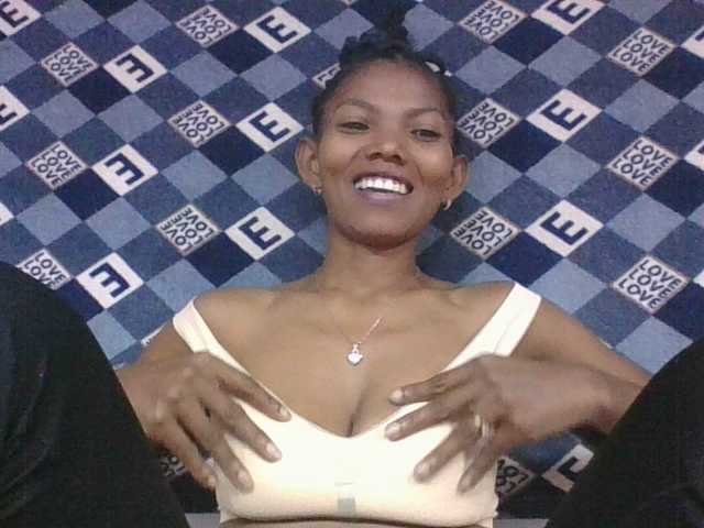 Lyah7a's BongaCams show and profile