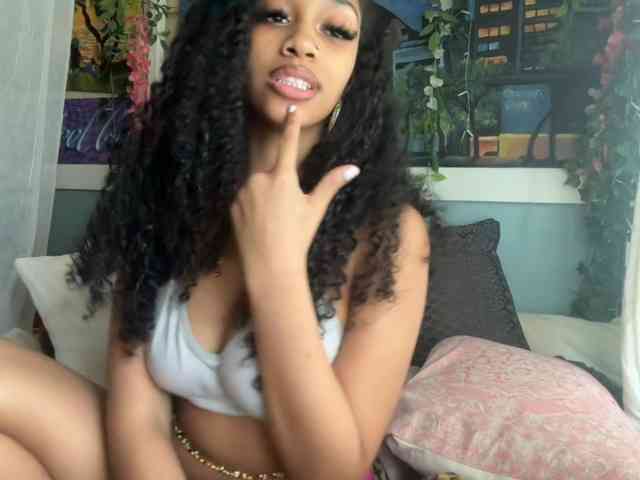 Prettyblackgalll webcam