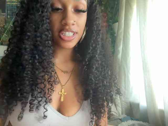 Prettyblackgalll webcam