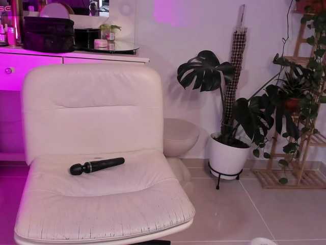 Rosth1's BongaCams show and profile