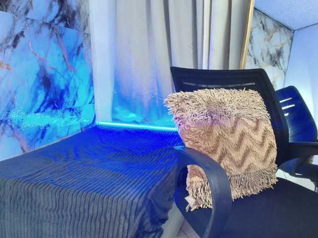 nicole-bigboobs's BongaCams show and profile