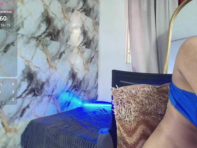 nicole-bigboobs's BongaCams show and profile