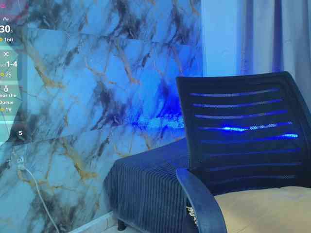 nicole-bigboobs webcam