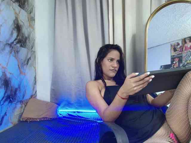 nicole-bigboobs webcam